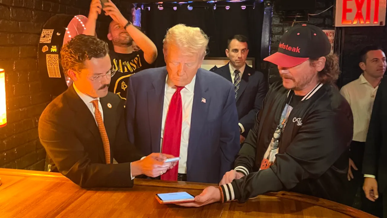 Trump buys burgers with Bitcoin at NYC's PubKey bar. Photo: PubKey