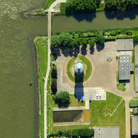 Oude Maas Canal Lighthouse