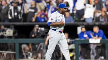 Héctor Neris gets the save