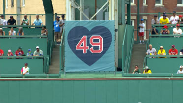 Waldron honors Wakefield with first-pitch knuckler