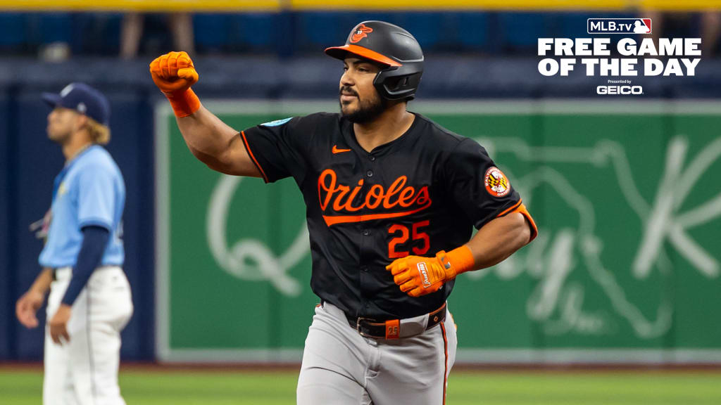 LIVE: Santander swats No. 35 for MLB-best O's