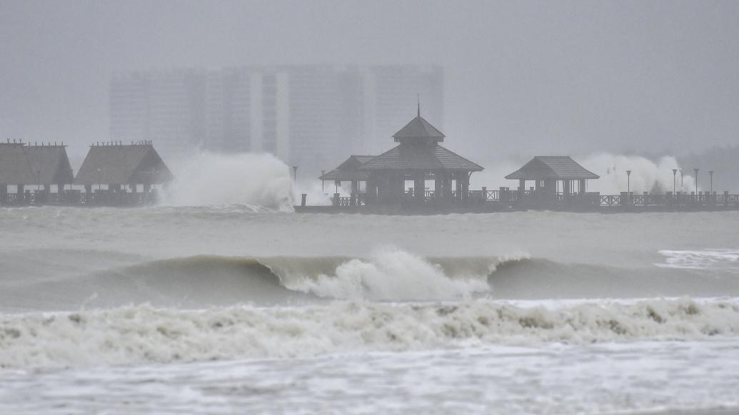 超强台风“摩羯”登陆海南文昌 成为史上登陆我国最强秋台风