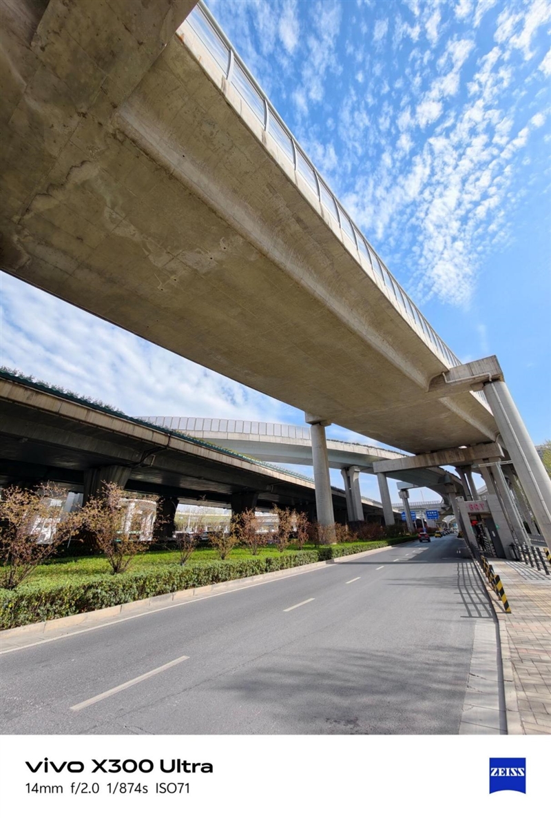 14-400mm终极全焦段!vivo X300 Ultra手机全面评测:依然是年度影像机皇