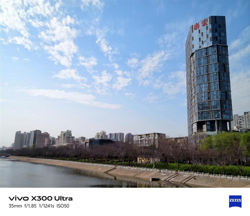 14-400mm终极全焦段!vivo X300 Ultra手机全面评测:依然是年度影像机皇