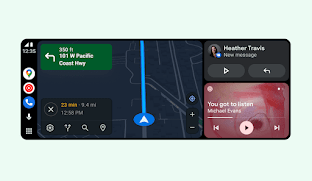 На широкоформатном дисплее показан новый интерфейс Android Auto: одновременно открыты Карты, уведомления и приложение для воспроизведения музыки.