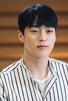 Jang Ki-yong in Search: WWW (2019)