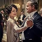 Elizabeth McGovern and Hugh Bonneville in Downton Abbey (2019)