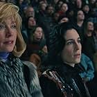 Julianne Nicholson and Cara Mantella in I, Tonya (2017)