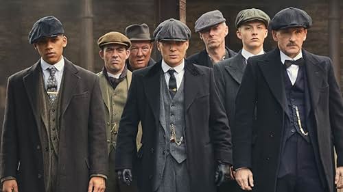 A gangster family epic set in 1900s England, centering on a gang who sew razor blades in the peaks of their caps, and their fierce boss Tommy Shelby.