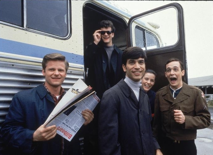 Liv Tyler, Johnathon Schaech, Steve Zahn, Ethan Embry, and Tom Everett Scott in That Thing You Do! (1996)