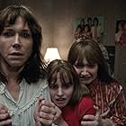 Frances O'Connor, Madison Wolfe, and Lauren Esposito in The Conjuring 2 (2016)