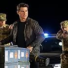 Tom Cruise in Jack Reacher: Never Go Back (2016)