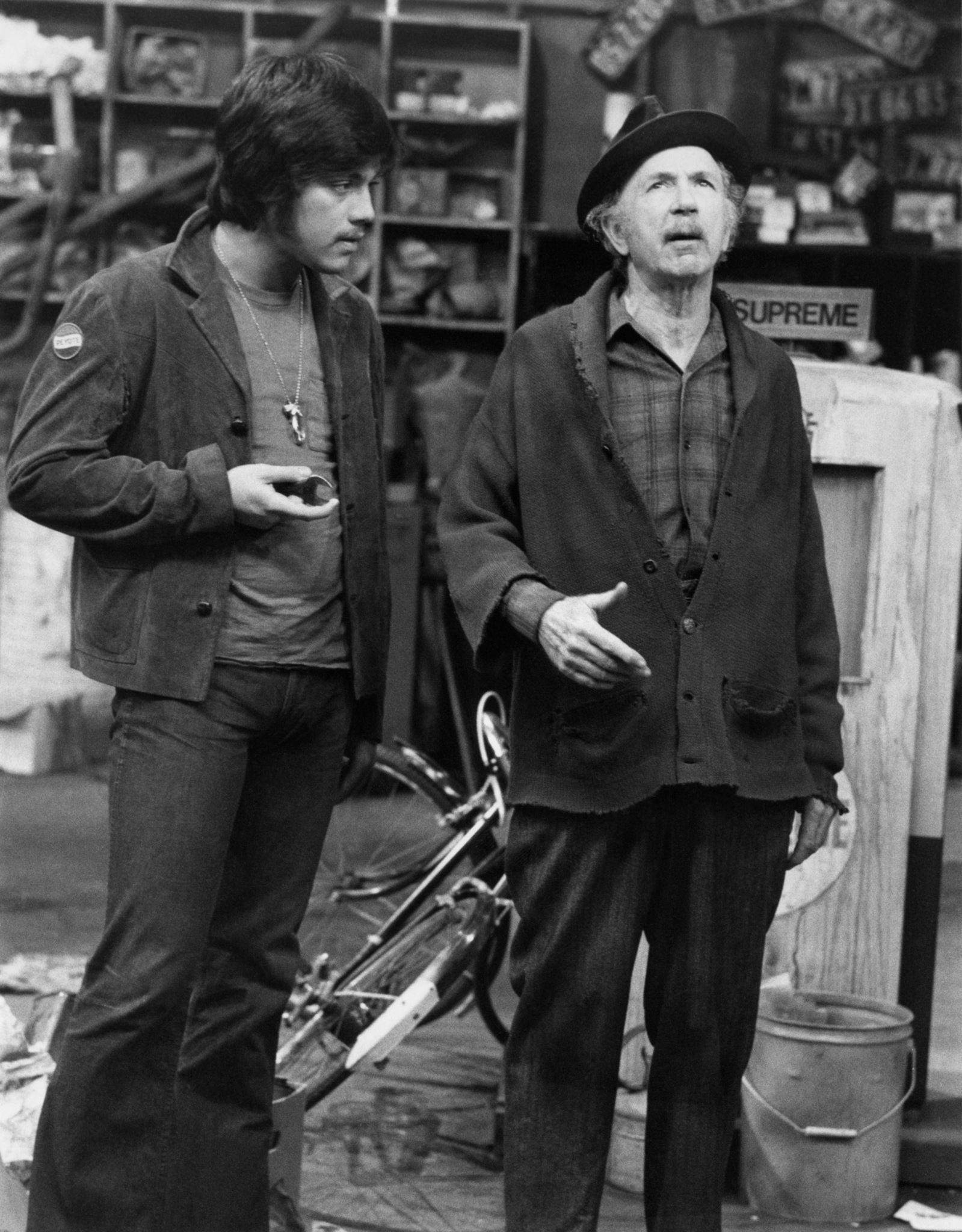 Jack Albertson and Freddie Prinze in Chico and the Man (1974)