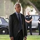 Titus Welliver in Sabes Demasiado (2021)