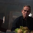 Tommy Lee Jones in Criminal (2016)