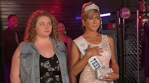 Dumplin' (Danielle Macdonald) is the plus-size, teenage daughter of a former beauty queen (Jennifer Aniston), who signs up for her mom's pageant as a protest that escalates when other contestants follow her footsteps, revolutionizing the pageant and their small Texas town.