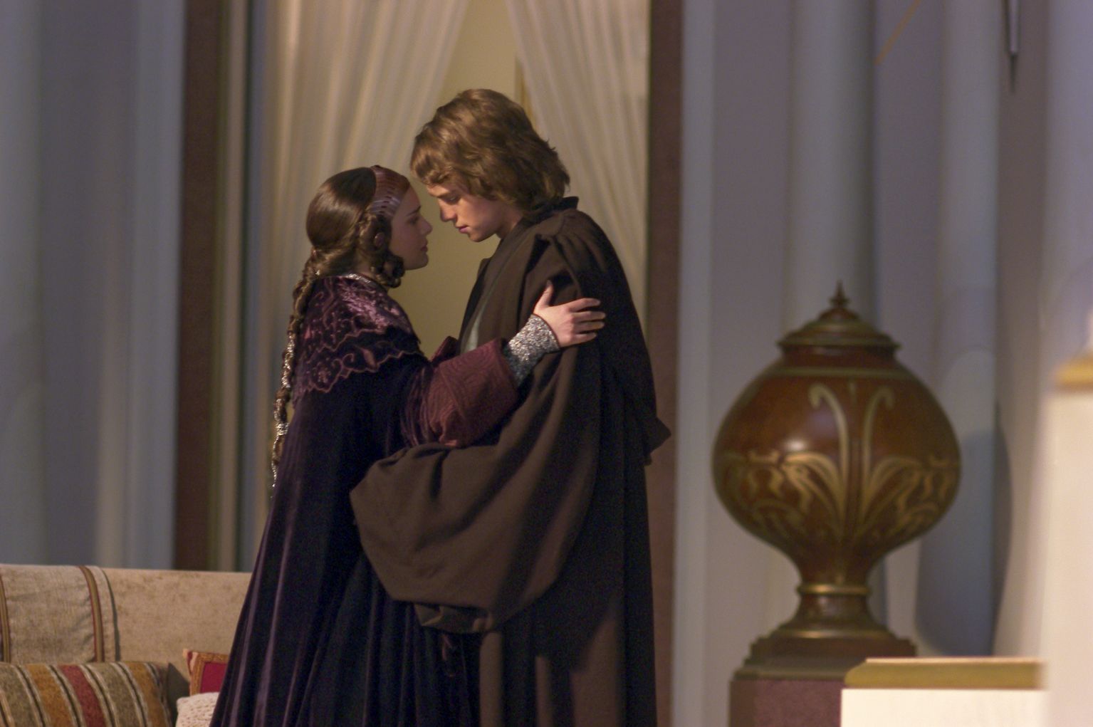 Natalie Portman and Hayden Christensen in Star Wars: Episode III - Revenge of the Sith (2005)