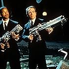 Tommy Lee Jones and Will Smith in Men in Black (1997)