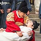 Kim Sang-kyung and Yeo Jin-goo in The Crowned Clown (2019)