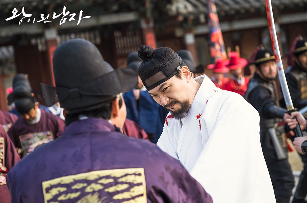 Kim Sang-kyung in The Crowned Clown (2019)