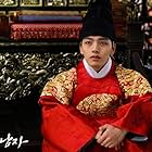 Yeo Jin-goo in The Crowned Clown (2019)