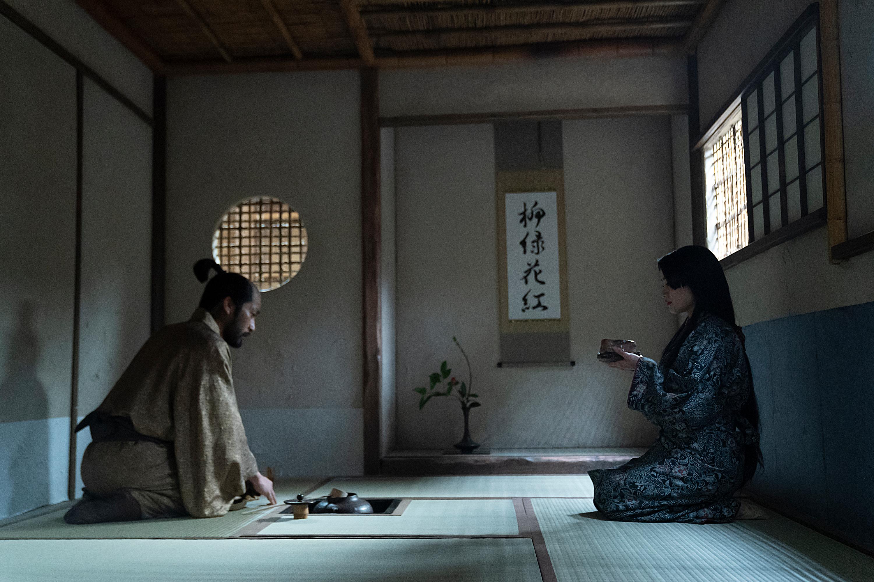 Shinnosuke Abe and Anna Sawai in Shōgun (2024)