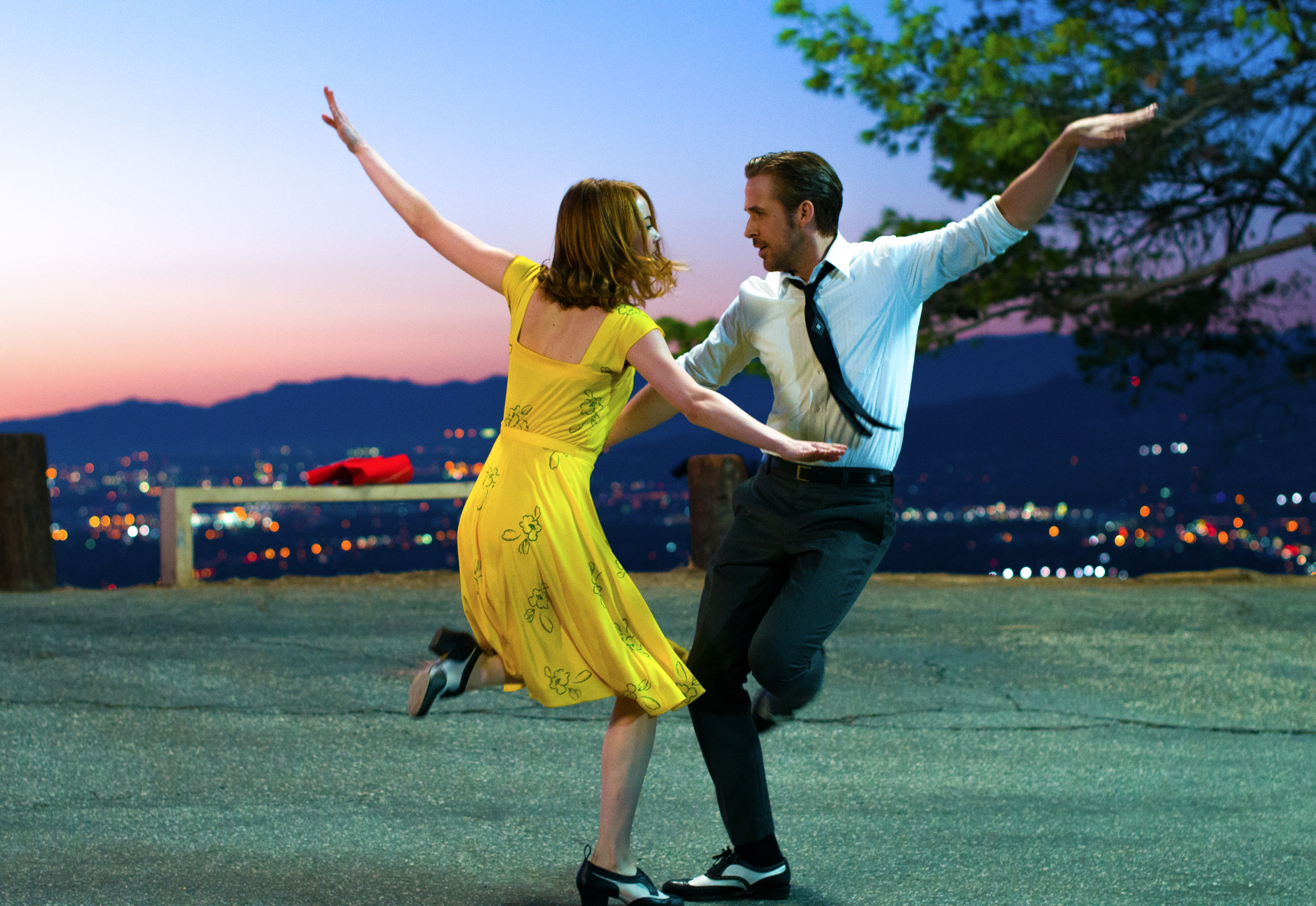 Ryan Gosling and Emma Stone in La La Land (2016)