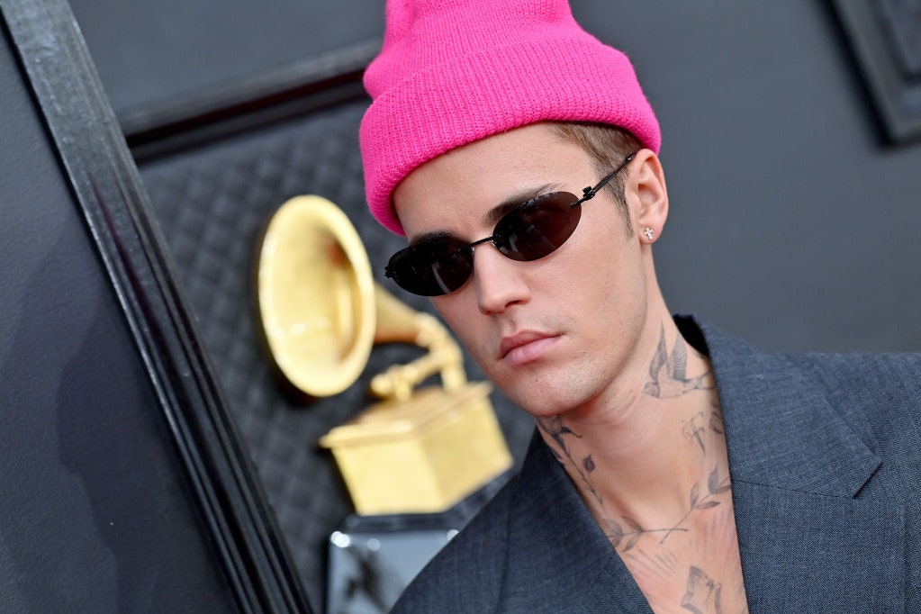 Justin Bieber: «Pregate per me: ho una paralisi del volto, non posso cantare»