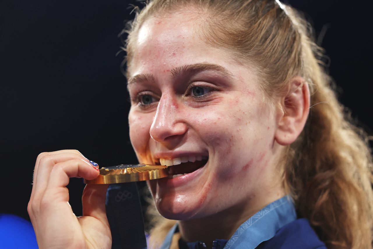 Amit Elor bites her gold medal after winning the women's 68kg freestyle wrestling match on August 6.