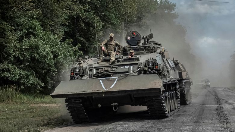 FILE PHOTO: Ukrainian servicemen ride a military vehicle, amid Russia's attack on Ukraine, near the Russian border in Sumy region, Ukraine August 10, 2024. REUTERS/Viacheslav Ratynskyi/File Photo