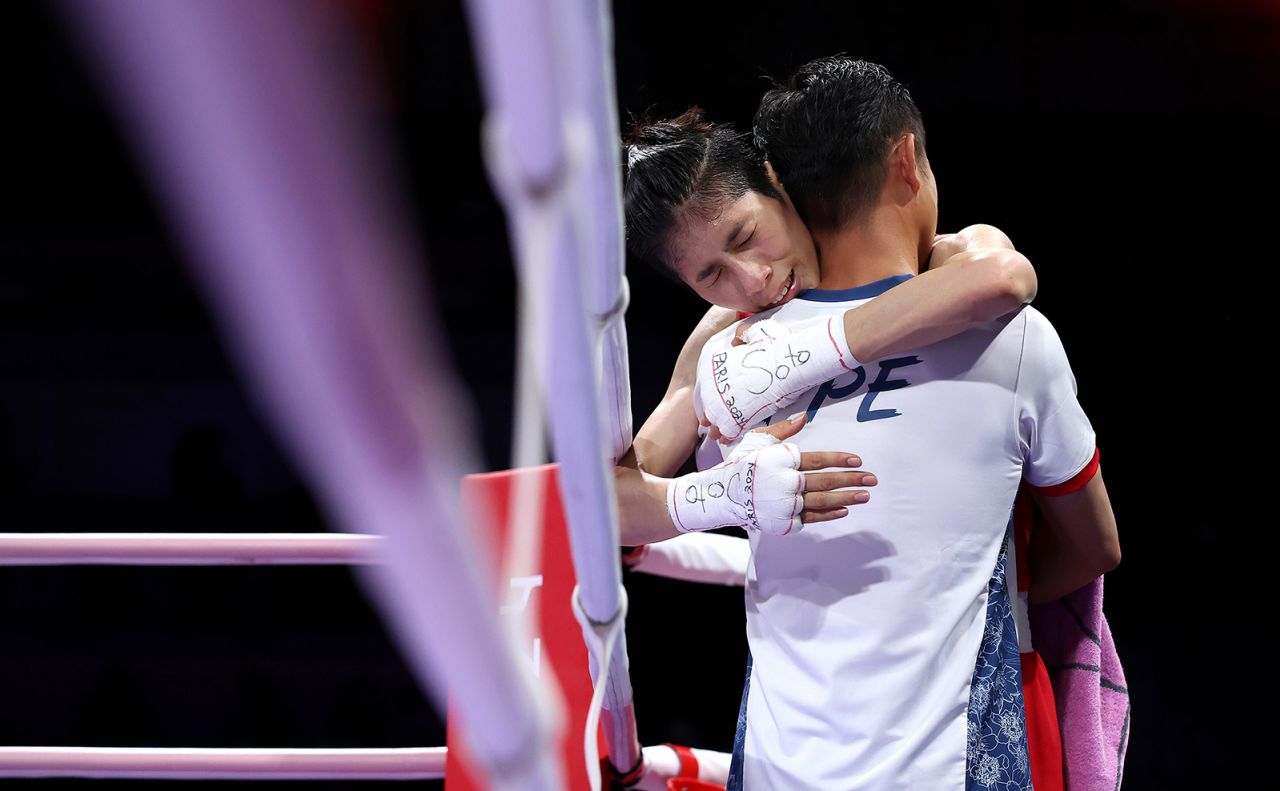 Lin Yu-ting  embraces her coach after winning the Women's 57kg quarterfinal match against Svetlana Kamenova Staneva on August 04.