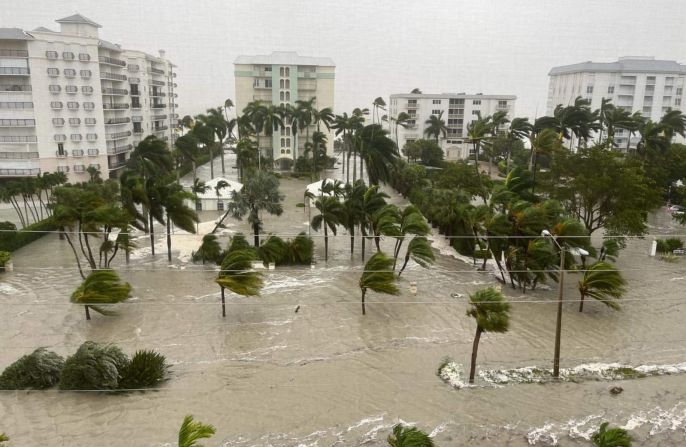 The streets of Naples, Florida, are flooded on Wednesday. City officials asked residents to <a href="https://www.cnn.com/us/live-news/hurricane-ian-florida-updates-09-28-22/h_b17d9ef0e8e62eeafd2a531dac743e5d" target="_blank"