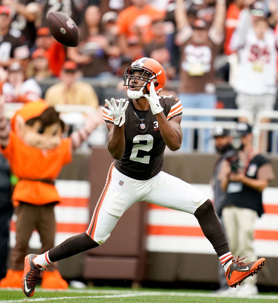 Cleveland Browns wide receiver Amari Cooper pulls in a catch for a touchdown during the Browns' 27-3 victory over the Tennessee Titans at Cleveland Browns Stadium on September 24. 