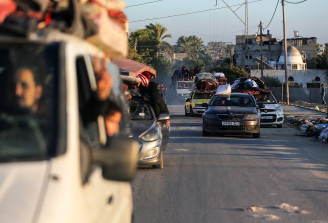 People leave for Rafah in southern Gaza on January 4, after fleeing central Gaza.