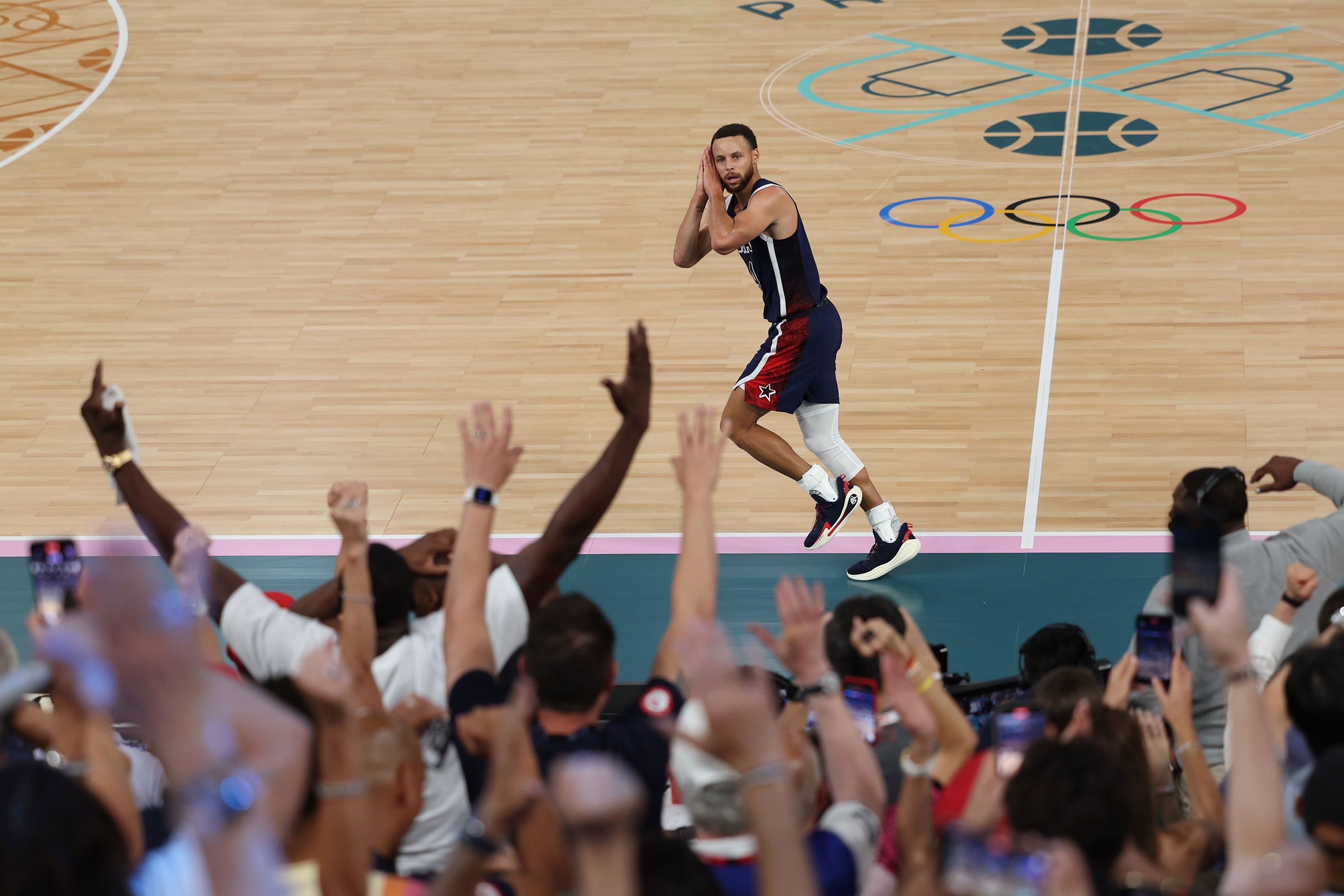 Team USA's <a href="https://www.cnn.com/2024/08/10/sport/steph-curry-olympic-moment/index.html"