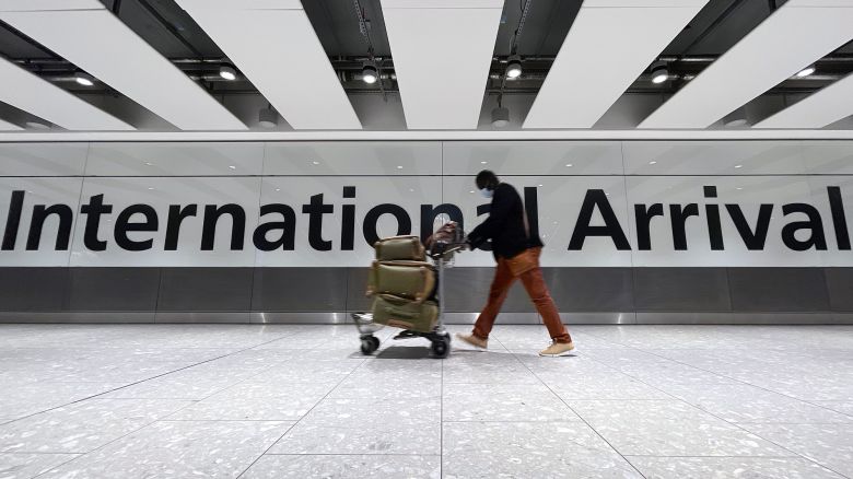 LONDON, ENGLAND - NOVEMBER 26: International passengers walk through the arrivals area at Terminal 5 at Heathrow Airport on November 26, 2021 in London, England. A heavily-mutated new variant of the Covid-19 virus, currently called B.1.1.529, has been detected in South Africa, Botswana and Hong Kong. The U.K. Health Secretary Sajid Javid said from 12:00 GMT on Friday all flights from South Africa, Namibia, Zimbabwe, Botswana, Lesotho and Eswatini are being suspended and the countries added to the UK's travel Red List. (Photo by Leon Neal/Getty Images)