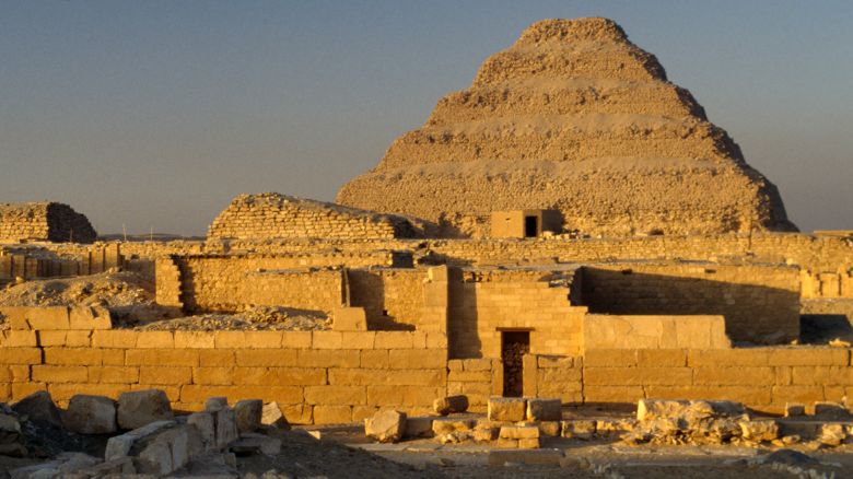 EGYPT - FEBRUARY 22: The stepped pyramid of Djoser (Zozer) at Saqqara, Memphis (UNESCO World Heritage List, 1979), Egypt. Egyptian civilisation, Old Kingdom, Dynasty III. (Photo by DeAgostini/Getty Images)