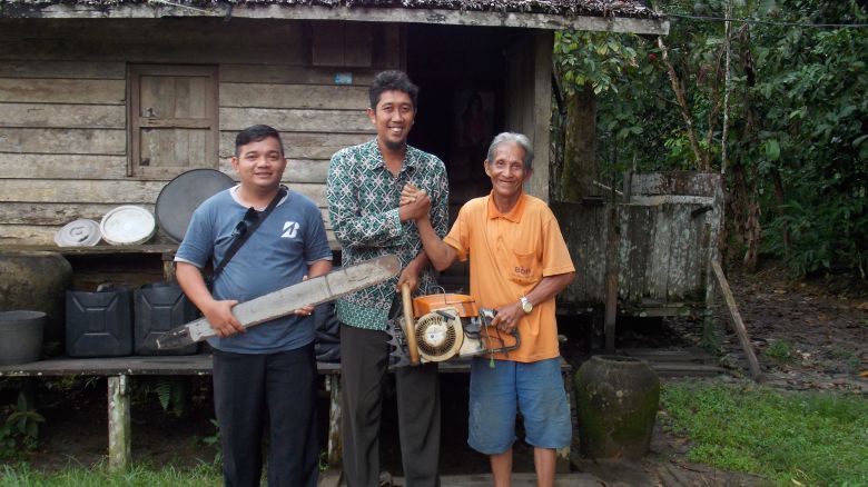 In Borneo, where deforestation is widespread, non-profit Health in Harmony (HIH) operates a chainsaw buyback scheme where farmers involved in illegal logging receive money in return for handing in their chainsaws.