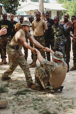 Pennsylvania Guardsman Instructs Kenyans in Combat Care