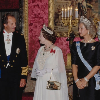 “Nosotros tan elegantes y ella parecía una mujer de pueblo”: la divertida anécdota de Juan Carlos y Sofía con Isabel II como protagonista