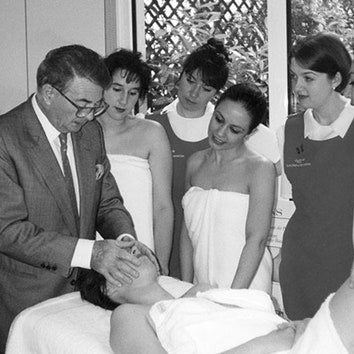 La historia de Jacques Courtin, el hombre que fundó Clarins hace 70 años: “Se crio rodeado de amigas de su madre y desarrolló una auténtica empatía hacia las inquietudes de belleza”