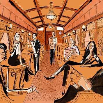 Viajamos en el Orient Express, el tren que condujo Boris III de Bulgaria, donde Marlene Dietrich descansaba con Josef von Sternberg, Agatha Christie conoció a su marido definitivo y hoy utilizan Angelina Jolie o Jean Paul Gaultier