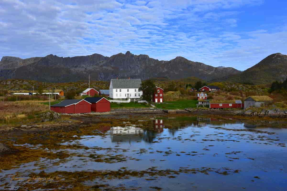 Det gamle Storvågan handelsted, like vest for Kabelvåg