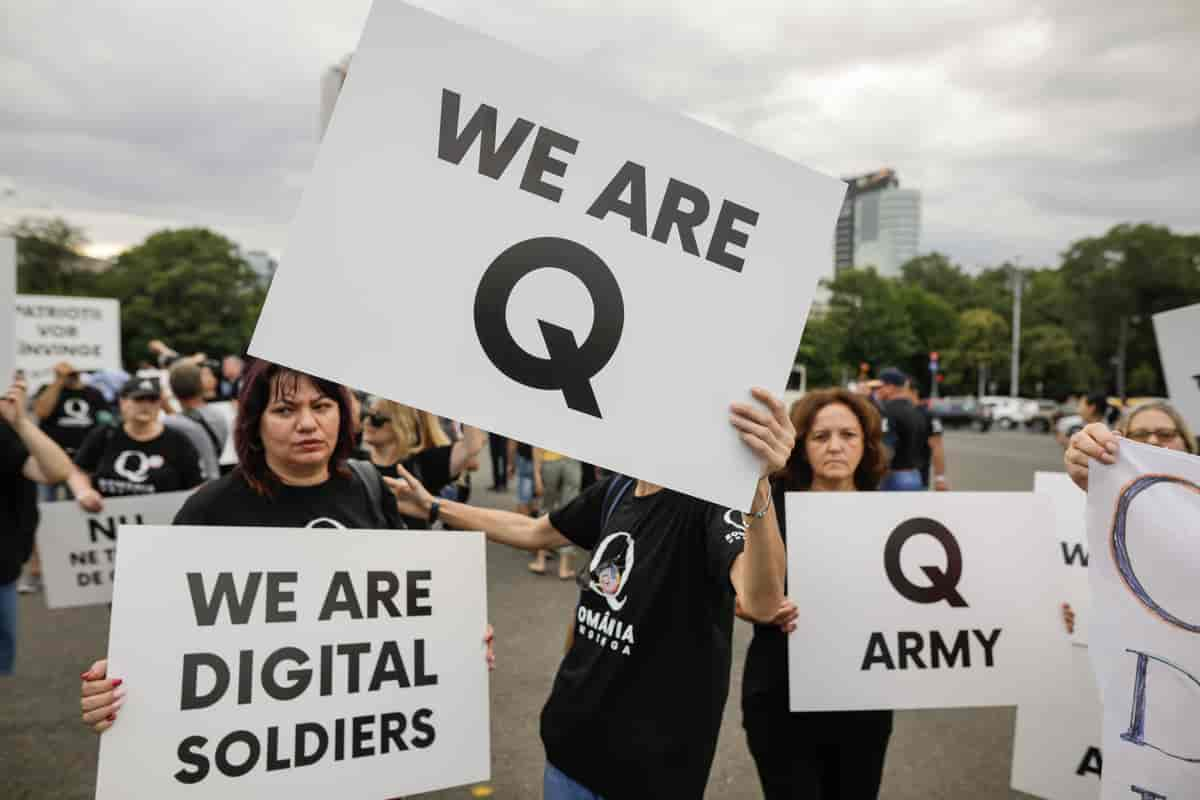 Qanon, Bucuresti, Romania, 10. august, 2020