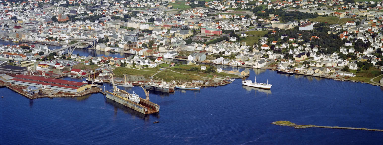 Flyfoto Haugesund, 1969 (skråfoto)