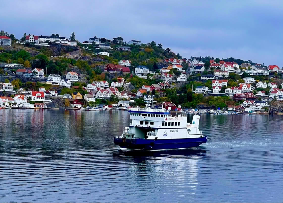 Ferge som knytter de fastboende på øyene rundt Kragerø til fastlandet