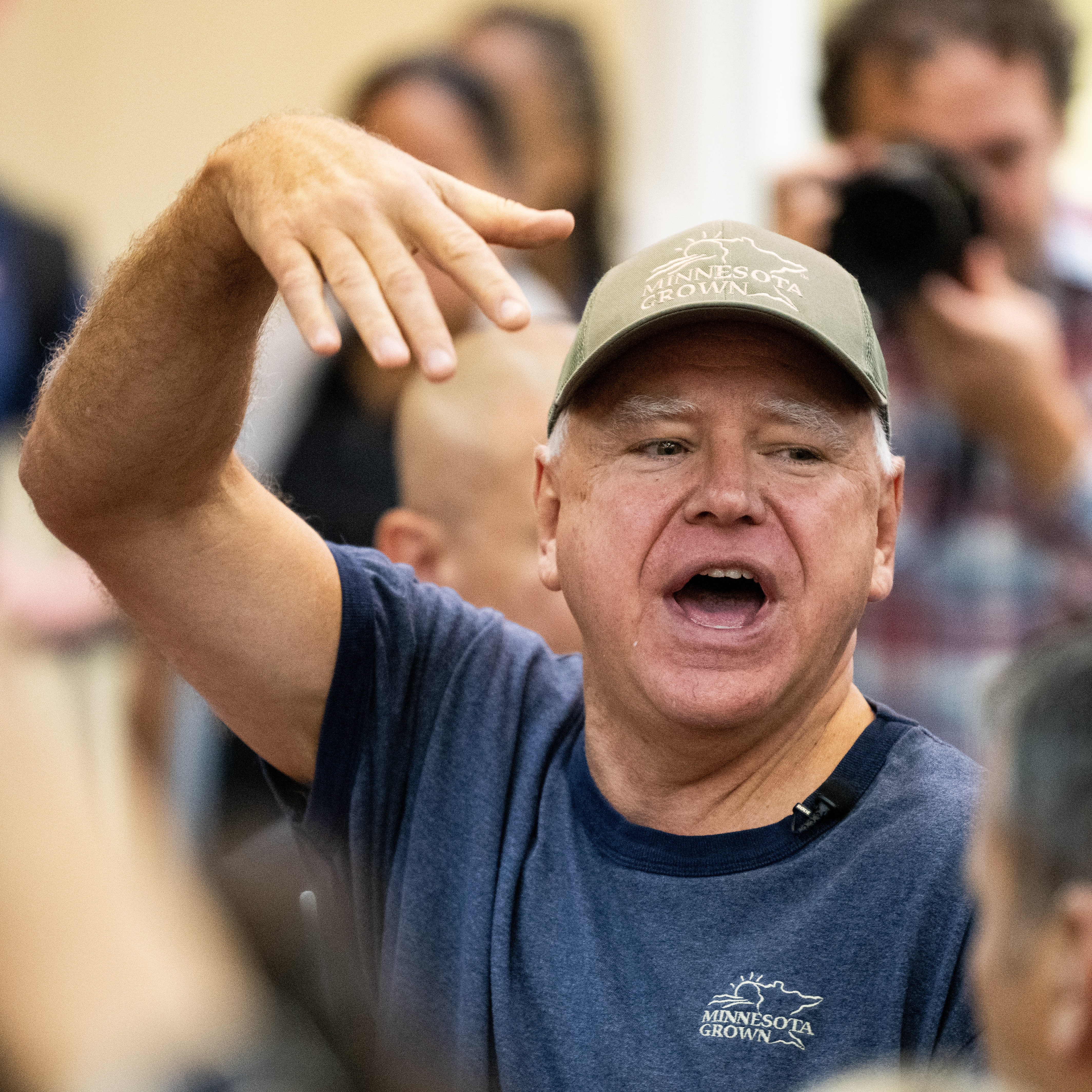 Tim Walz Does What JD Vance Can’t: Purchase Pastries Like a Human Being