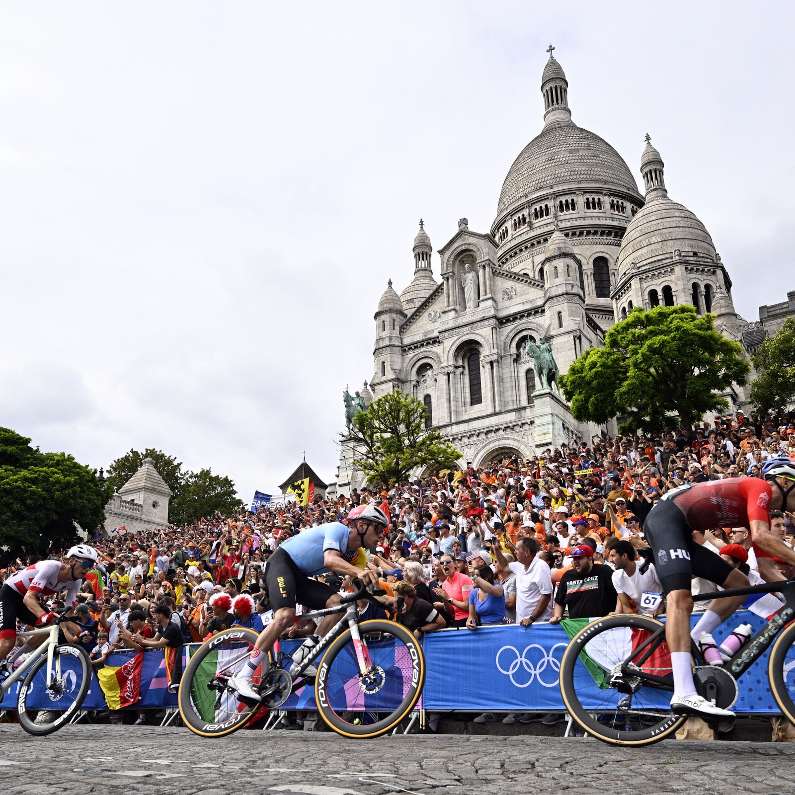 Cette scène de l'épreuve de cyclisme des Jeux Olympiques de Paris 2024 tout droit sortie d’un tableau de Claude Monet