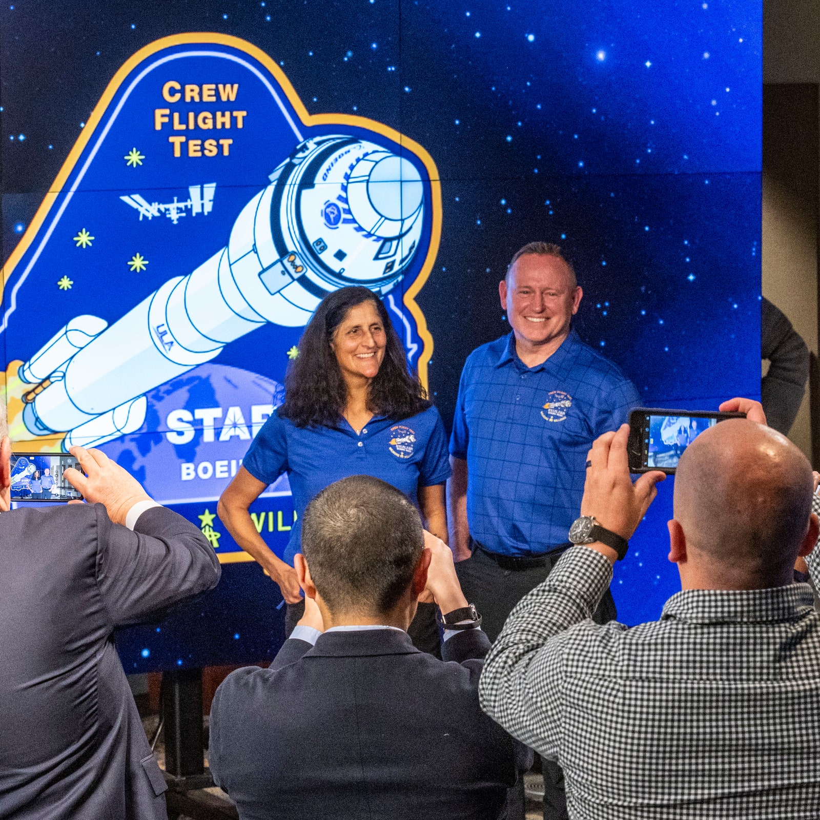 Pourquoi deux astronautes risquent d’être coincés plusieurs mois à bord de la station spatiale internationale