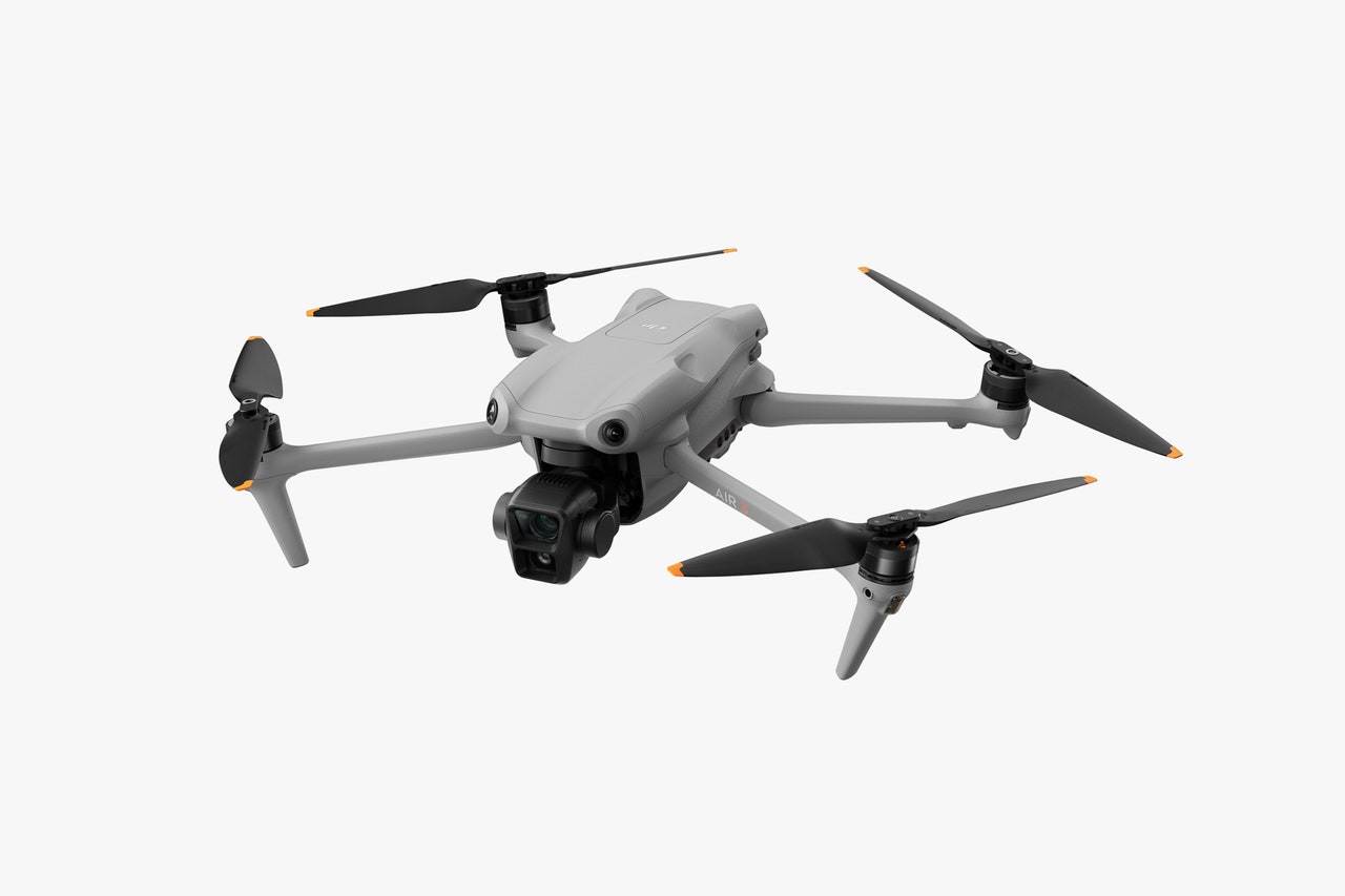 DJI’s Latest Air 3 Drone Does It All Brilliantly, Without Busting the Bank